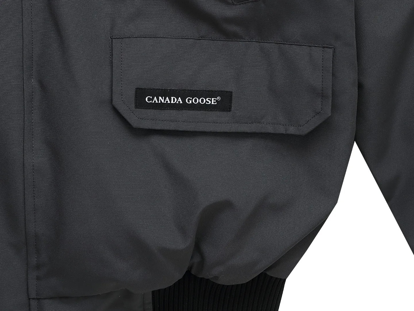 ：Black White Blue Royal Blue Red Green sizi： Canada Goose 01 ： ！ ， ！ ！ ！ CANADA GOOSE Chilliwack 01 ， ， 90 ， 。 Authentic ， 1:1 。 ， 2 ， ， 12 ， ， YKK ， ， 。 、 18 、 ，nfc 、 ， 。 、 ， 、 10 YKK ， ykk 。 、 12 ， 。 、 logo， ， Authentic。 、 ， ， ， ， 。 ，